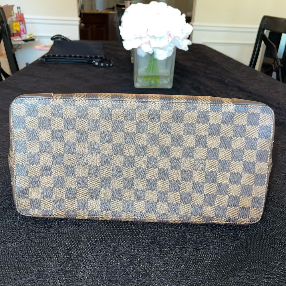 LV HAMPSTEAD BAG… EUC ! NO CALL OUTS ! - Picture 3 of 8